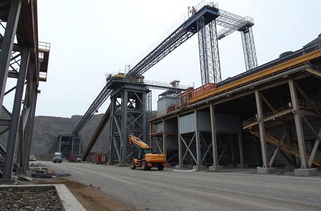 Large mine retrofit site with conveyance structures